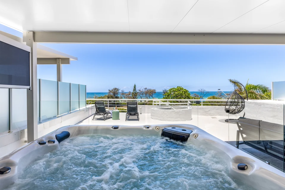 Apartment 20, rooftop spa and ocean view